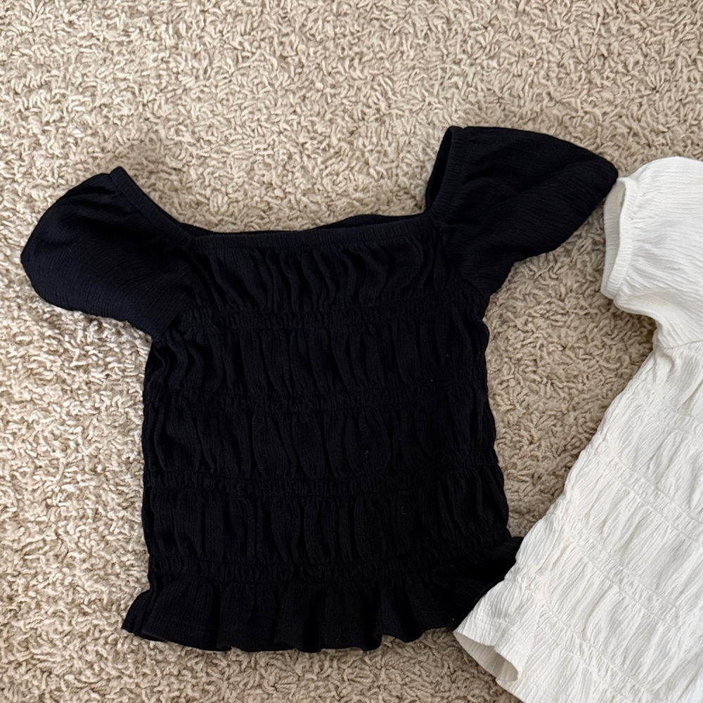 Bundle of 2 girls smocked puff sleeve top black and cream size 8 - Picture 3 of 4